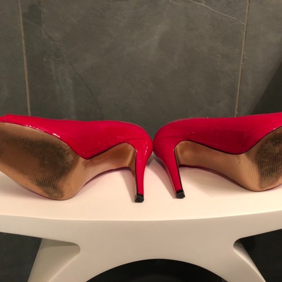 BCBG Generation Red Pumps size 6 - Picture 7 of 7
